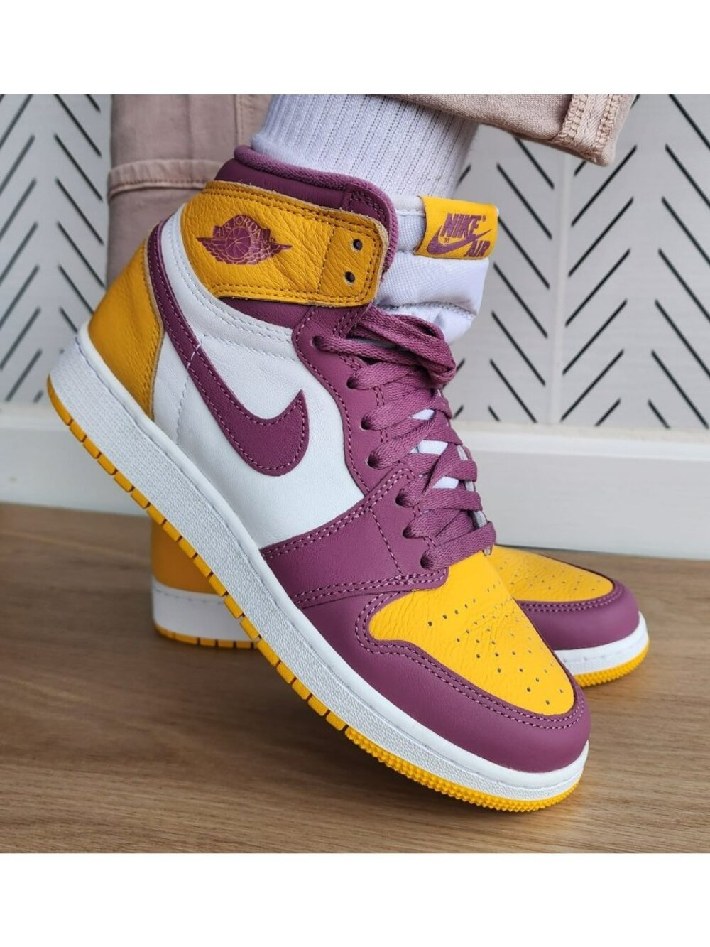 Nike Air Jordan 1 High OG GS 'Brotherhood' 2022 Size 6.5Y Youth Shoes 575441-706
